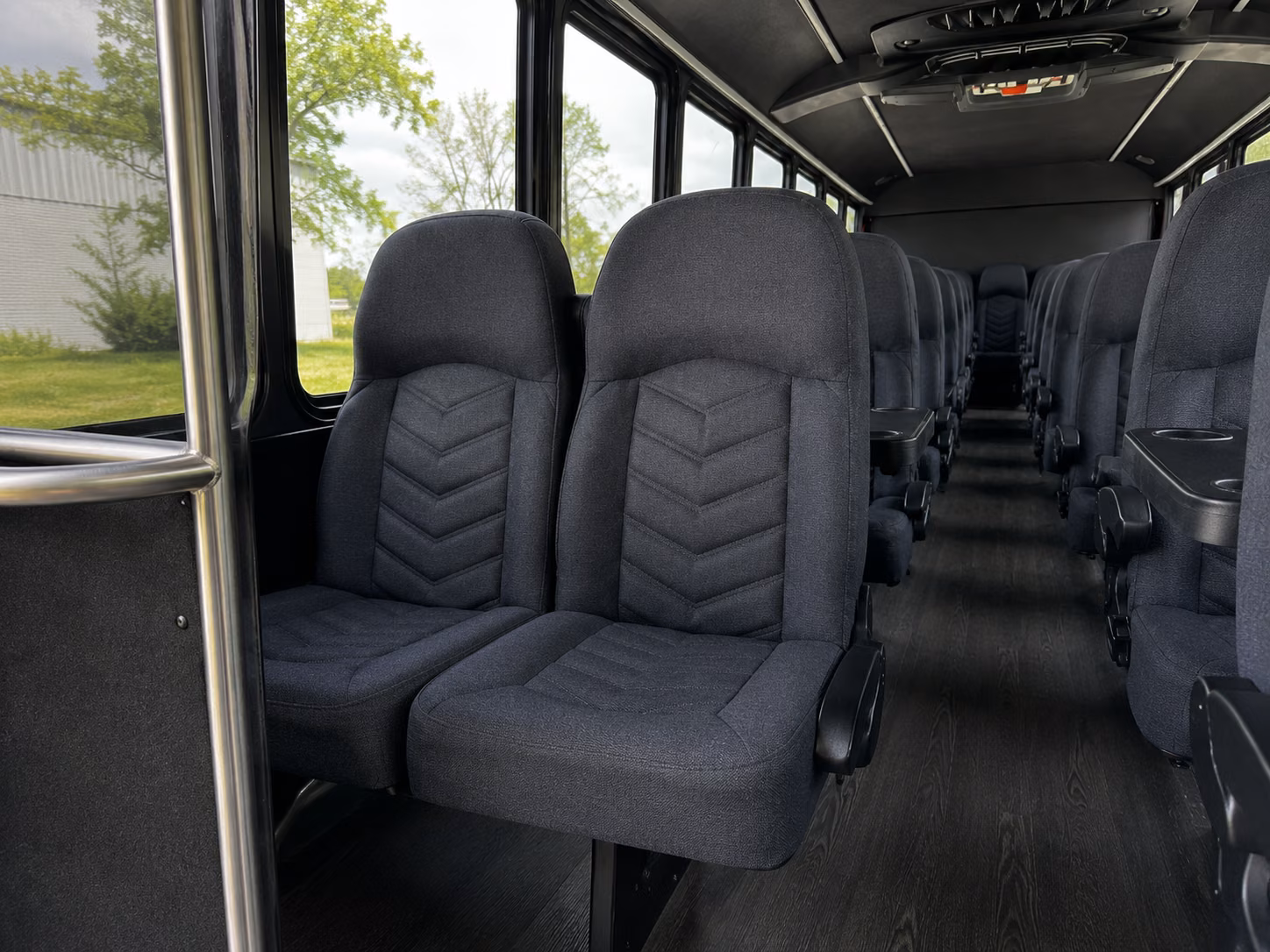 airport transfer buses for ann arbor wedding guests flying into dtw