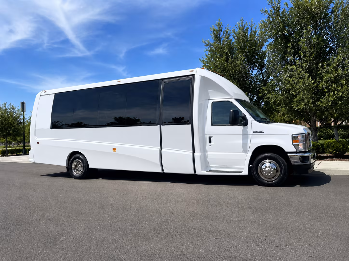 corporate airport transfer buses between ann arbor and dtw